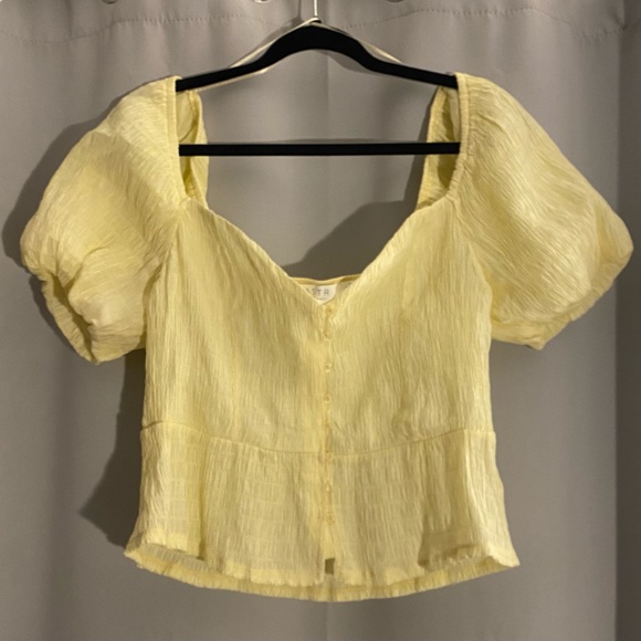 ASTR the Label Bubble Short Sleeve Button Front Top - Picture 4 of 5